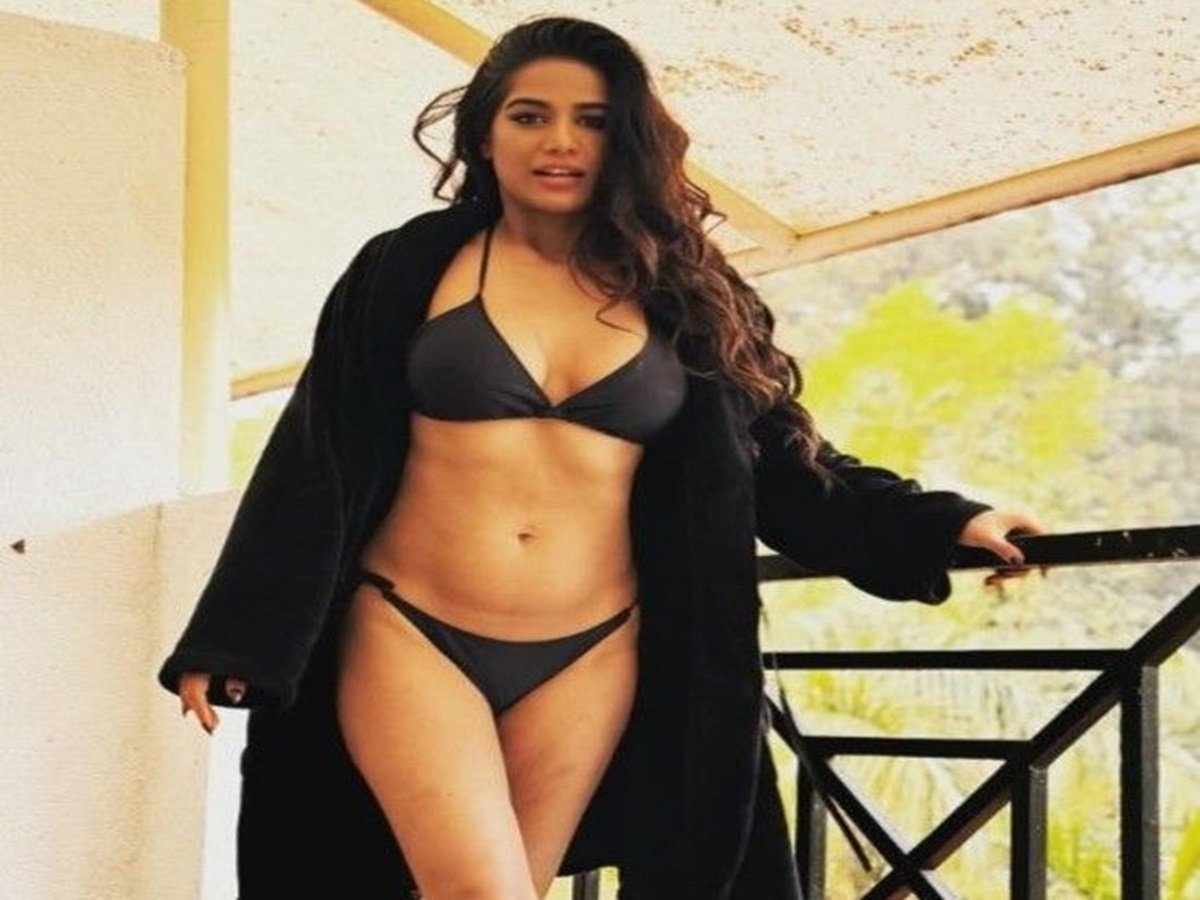 Too Hot for Public? Poonam Pandey’s Boldest Public Looks Left Fans Speechless! - Gallery Image Too Hot for Public? Poonam Pandey’s Boldest Public Looks Left Fans Speechless! - Gallery Image